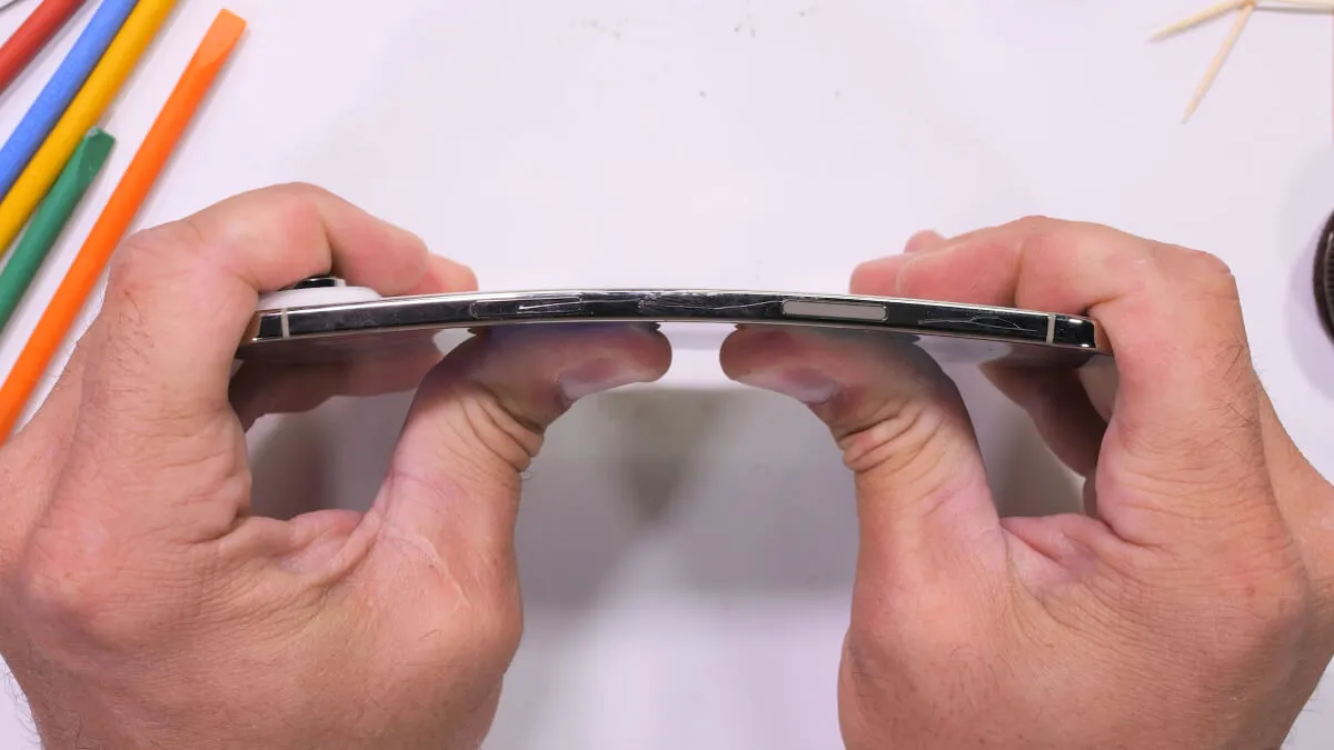 iPhone Air w teście wytrzymałości. Oto najtrwalszy smartfon Apple