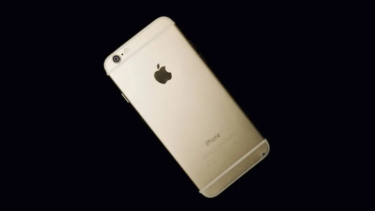 Twój 13-letni iPhone właśnie dostał aktualizację. Apple przedłużyło mu życie