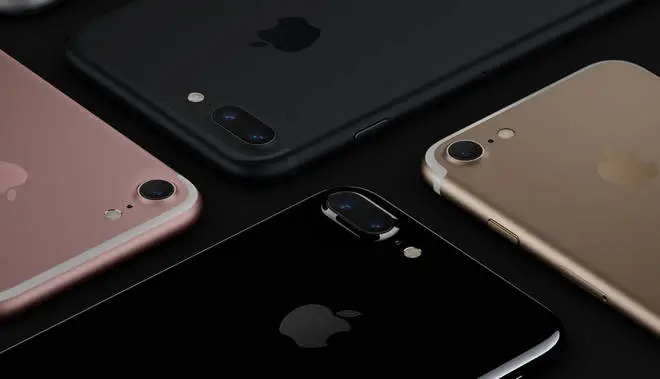 Apple wycofuje ze sprzedaży topową wersję iPhone’a 7. Chce poprawić sprzedaż iPhone’a 8?