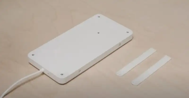 Z tym urządzeniem od Ikei zmienisz dowolny blat w bezprzewodową ładowarkę