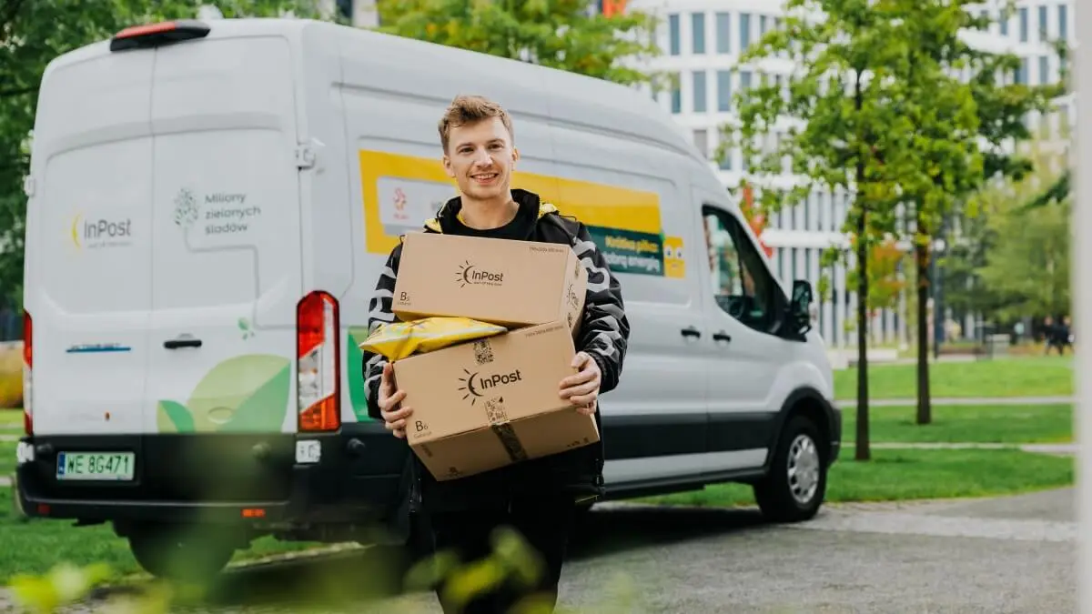 Daj kurierowi napiwek. InPost wprowadza kontrowersyjną opcję