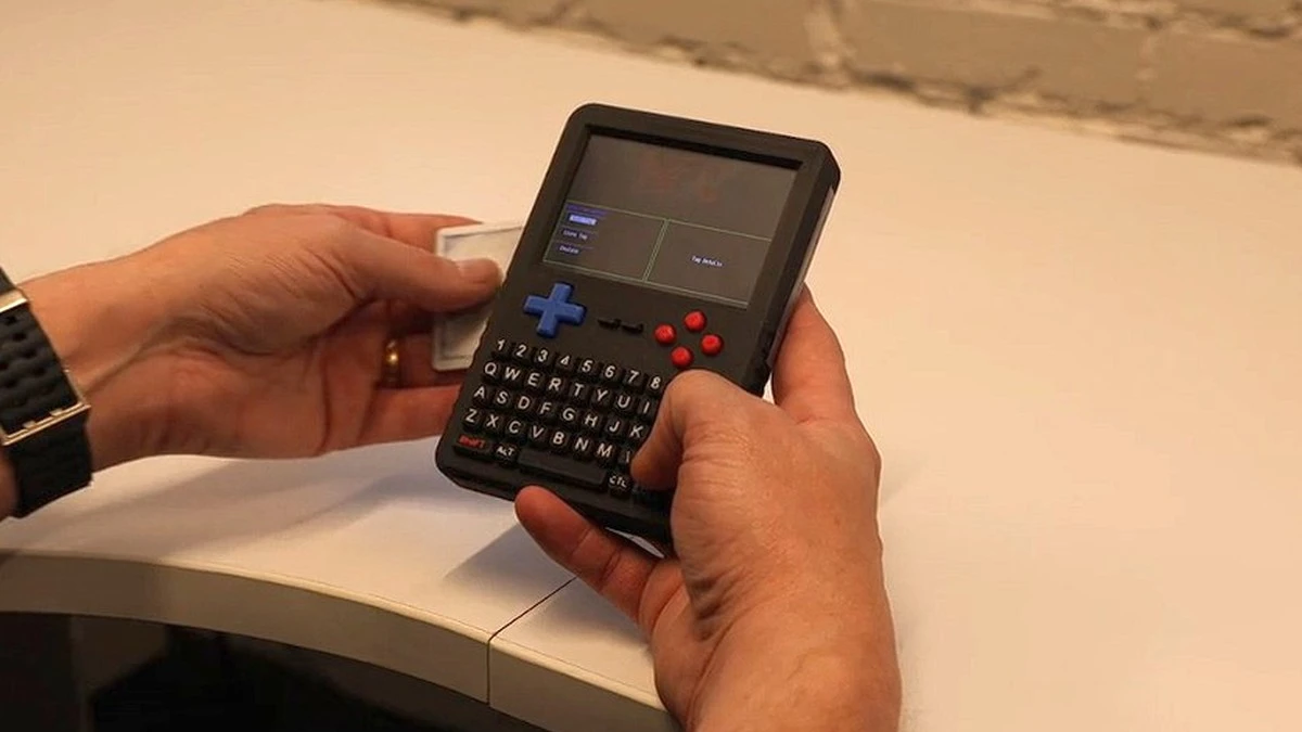 Przenośny gadżet do hakowania. Jak Flipper Zero, ale lepszy?