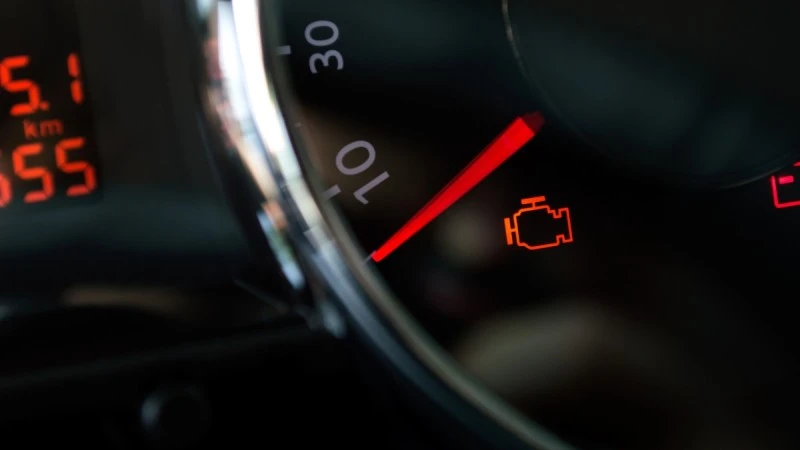 iOS 17 wyjaśni, co znaczą symbole na metkach oraz ten czajniczek i dzbanuszek w aucie