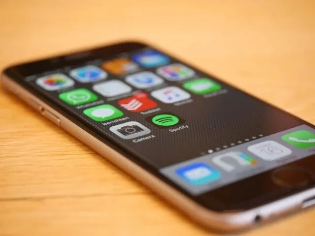 Apple aktualizuje starsze urządzenia do iOS 12.5.5