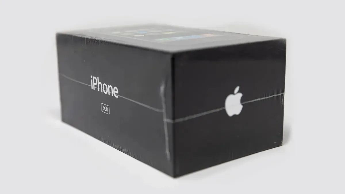 Pierwszy iPhone zlicytowany za rekordową kwotę. Zobacz dlaczego