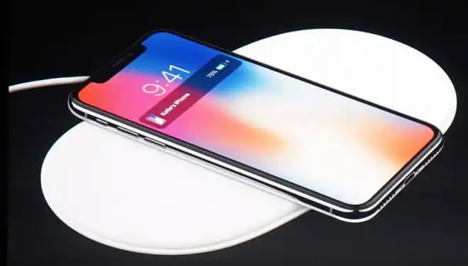 Uwaga na bezprzewodowe ładowanie w iPhonie X. Może uszkodzić karty płatnicze