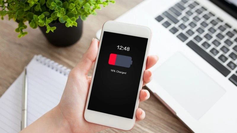 Twój iPhone zwolnił? Sprawdź czy nie potrzebuje nowej baterii