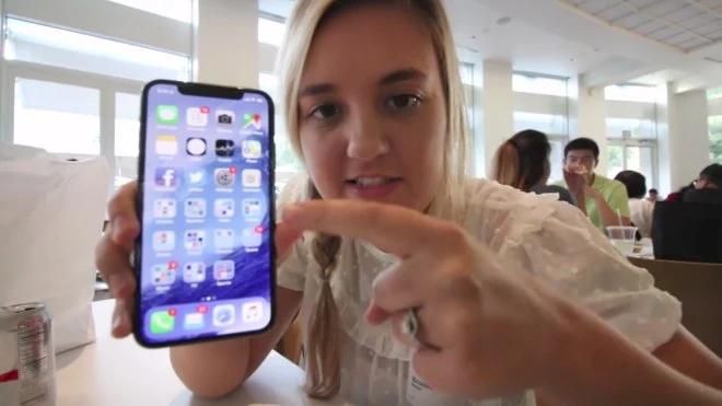 Apple zwolniło inżyniera, bo jego córka zrobiła wideo z iPhonem X