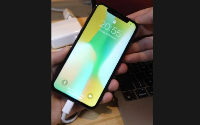 Pierwszy iPhone z USB-C wystawiony na sprzedaż. Cena szokuje