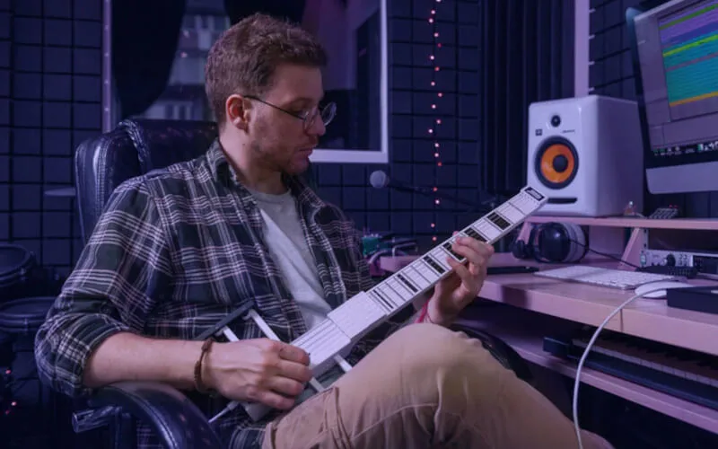 Grasz tylko na gitarze? Teraz możesz na każdym instrumencie dzięki smart gitarze Jammy EVO