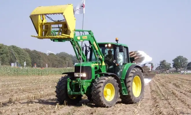 Amerykańscy rolnicy modyfikują swoje traktory ukraińskim oprogramowaniem