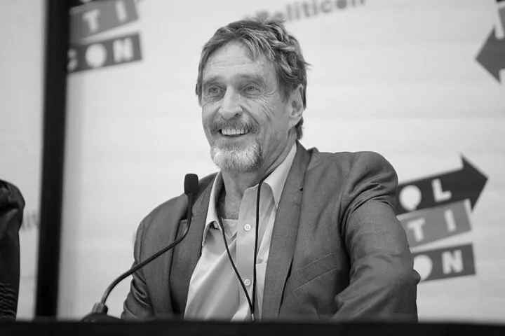 John McAfee nie żyje. Został znaleziony martwy w więziennej celi