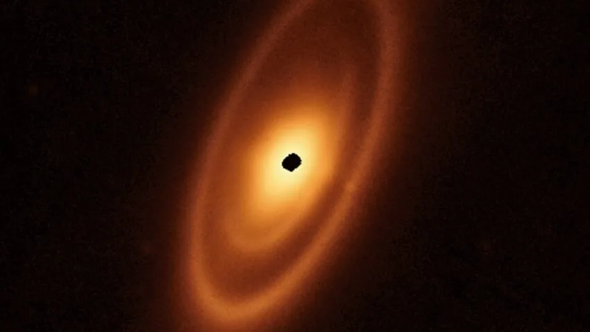 JWST zaobserwował pierwsze pasy asteroid spoza Układu Słonecznego