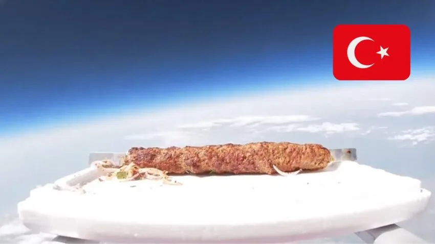 Turcy wystrzelili kebab Adana w przestrzeń kosmiczną