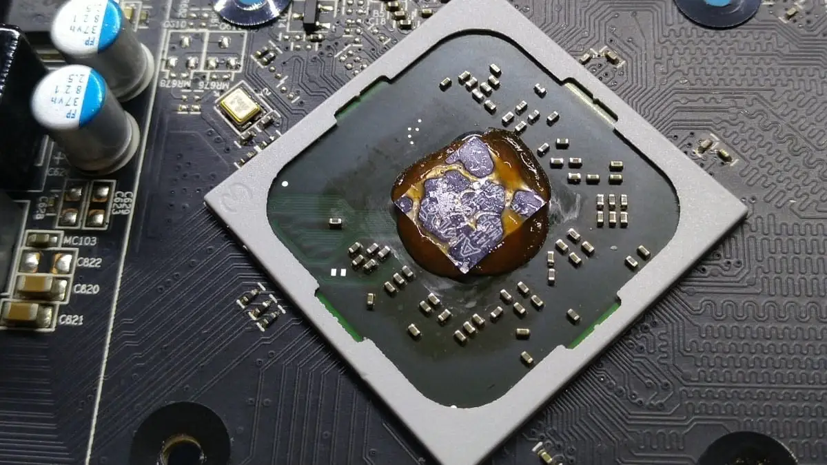 Ketchup zamiast pasty termoprzewodzącej? Ktoś przeprowadził eksperyment