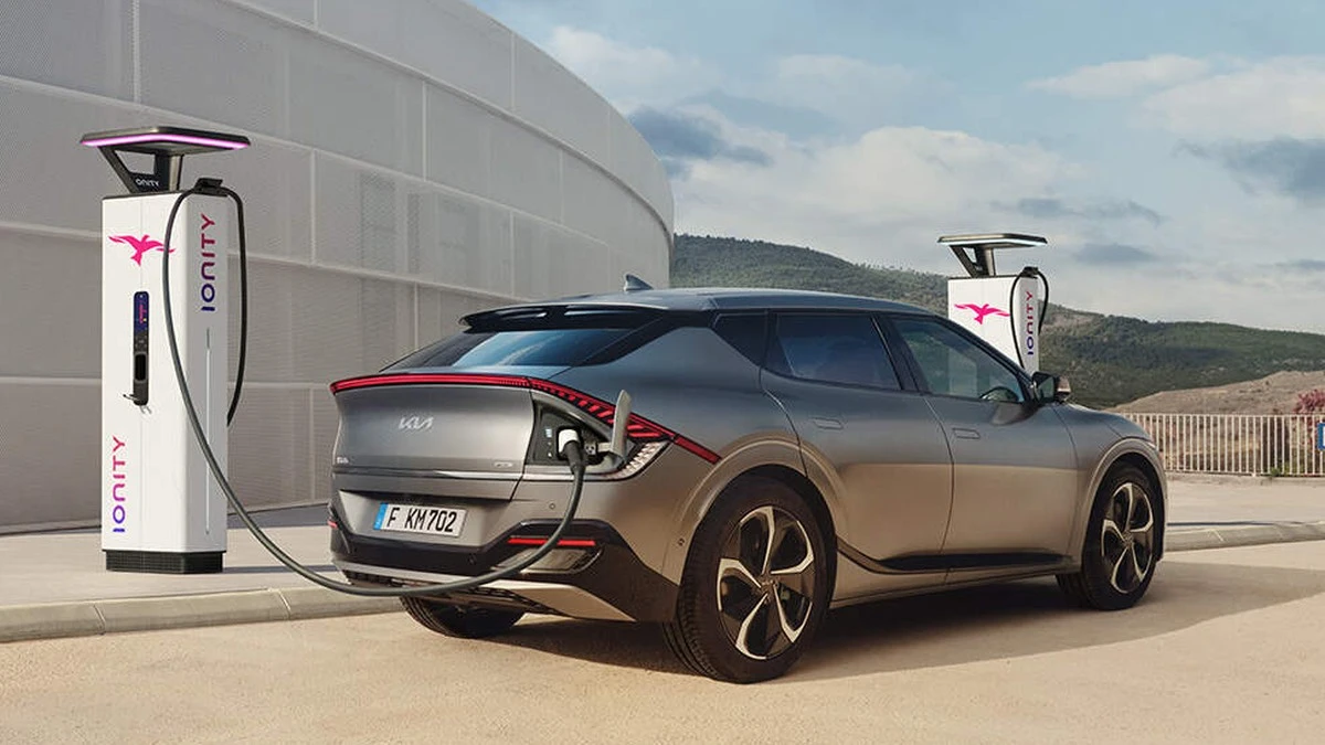 208 tys. aut elektrycznych Hyundai i KIA pilnie wezwanych na serwis