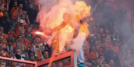 Kibic Zagłębia spłonął żywcem na oczach 30 tysięcy ludzi – kolejna pułapka na naiwnych