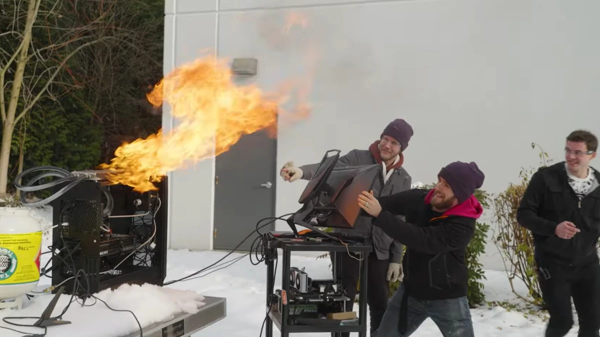 Youtuber pokazał komputer chłodzony przy pomocy ognia. Jak to działa?