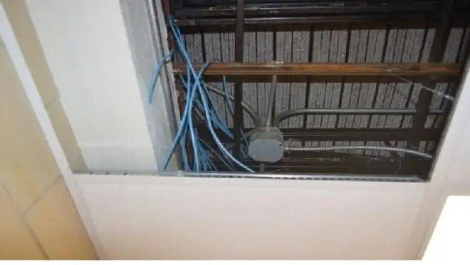 Zbudowali komputer w więzieniu i ukryli go w suficie. Posłużył do oszustw internetowych