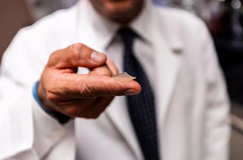 Koronawirus – obiecująca szczepionka w formie plastra z mikroigiełkami przetestowana na myszach