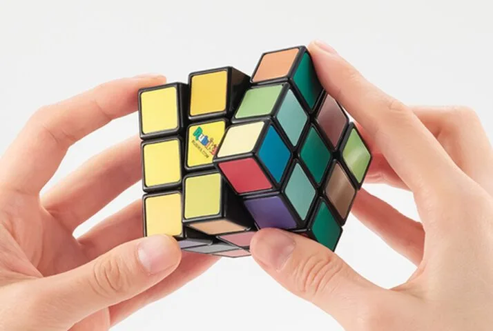 Kostka Rubika zmieniająca kolory – nowe dzieło japońskiej firmy