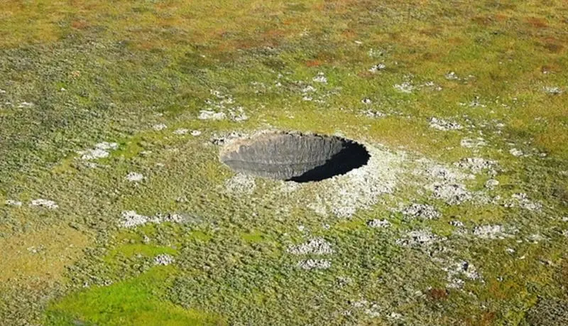 Wielkie dziury na Syberii. Wreszcie wiadomo skąd się biorą