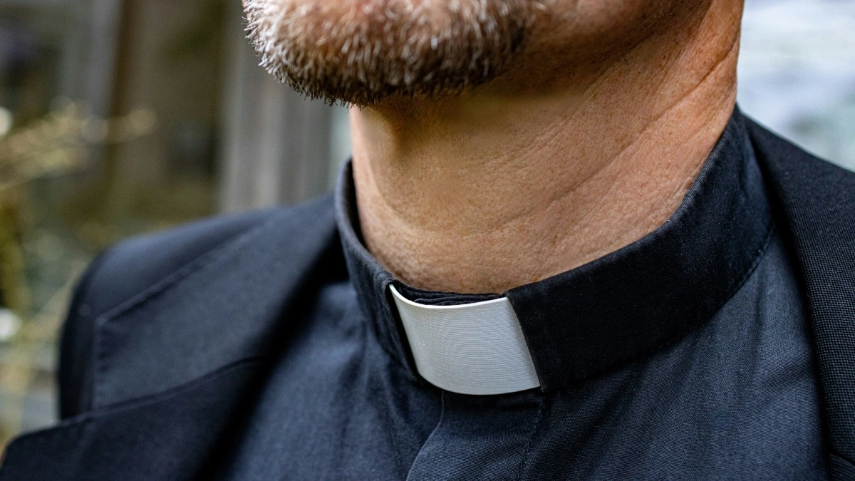 Aplikacja do śledzenia księży. Sprawdzisz, kiedy przyjdą z kolędą