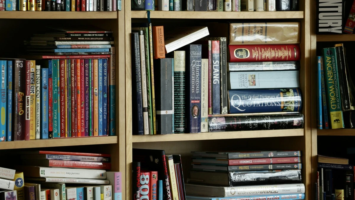 Od września 2024 r. wielkie zmiany na liście lektur szkolnych. Co zostaje a co znika?