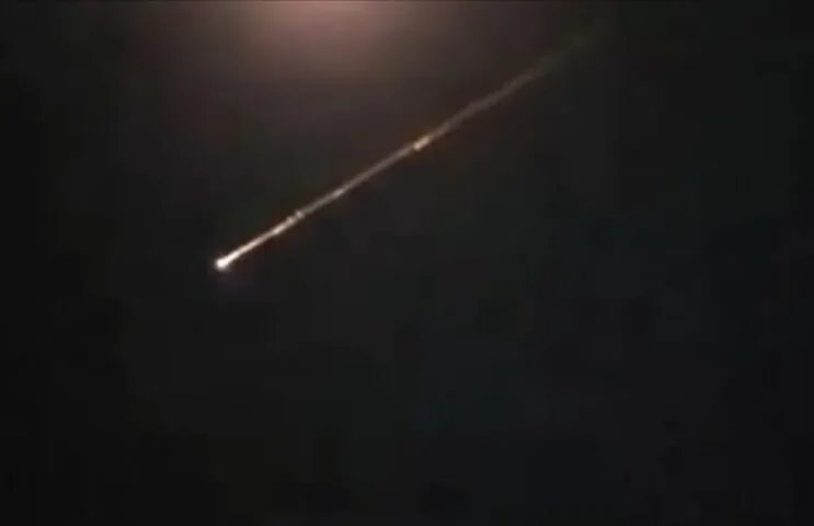 Kula ognia na niebie? Rosyjski satelita szpiegowski wpadł w atmosferę i stworzył niezłe widowisko