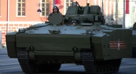 Rosyjski wóz bojowy piechoty sterowany padem do gier