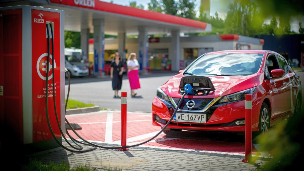 Ładowanie aut elektrycznych w Polsce tańsze o 35 procent