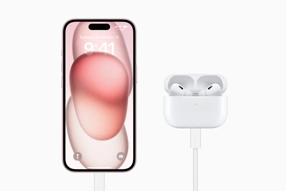 Ładowanie słuchawek przez iPhone 15 USB-C