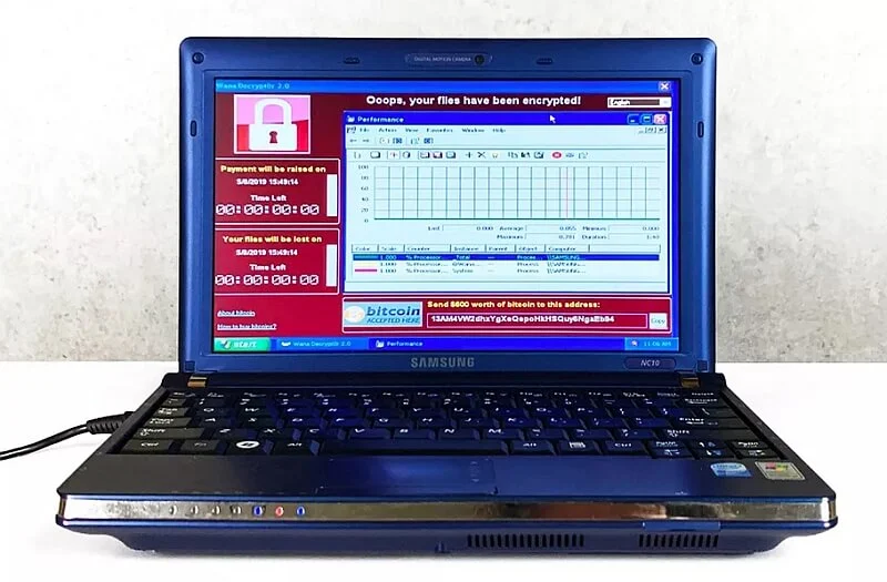 Laptop z sześcioma wirusami sprzedany za 1.3 mln dolarów