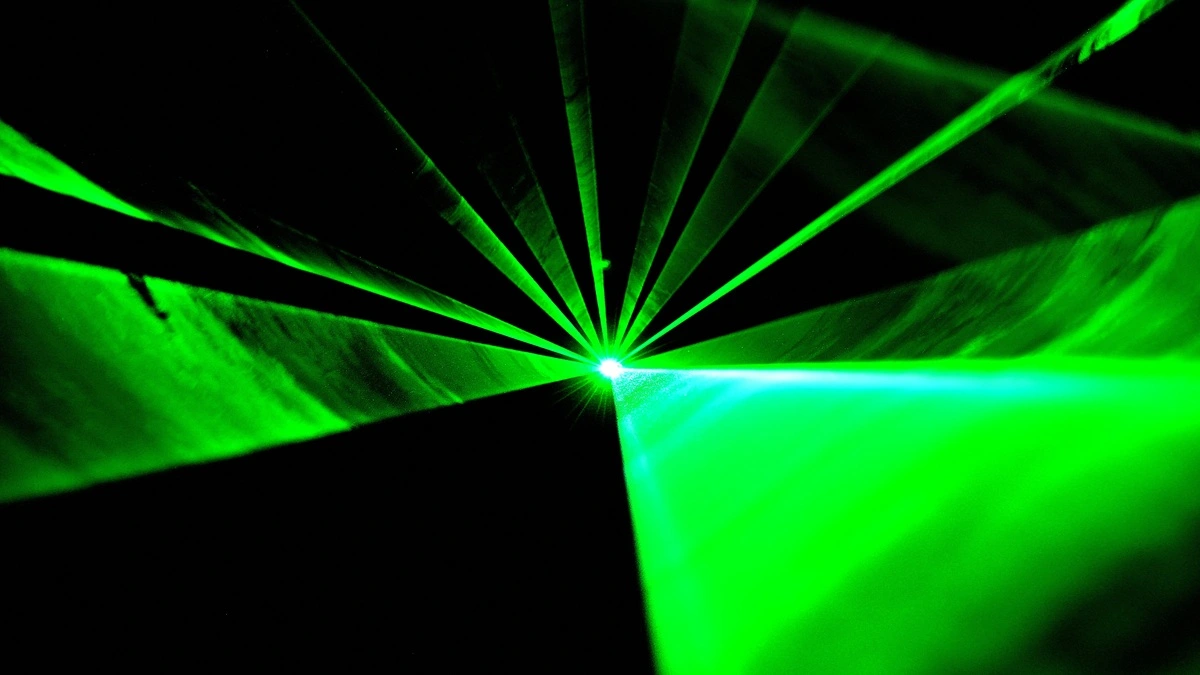 Wyobraź sobie świat bez kabli – bezprzewodowy system zasilania światłem