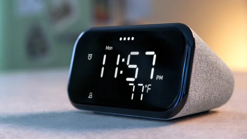 Rozmawiaj z budzikiem. Lenovo Smart Clock Essential obsługuje Asystenta Google
