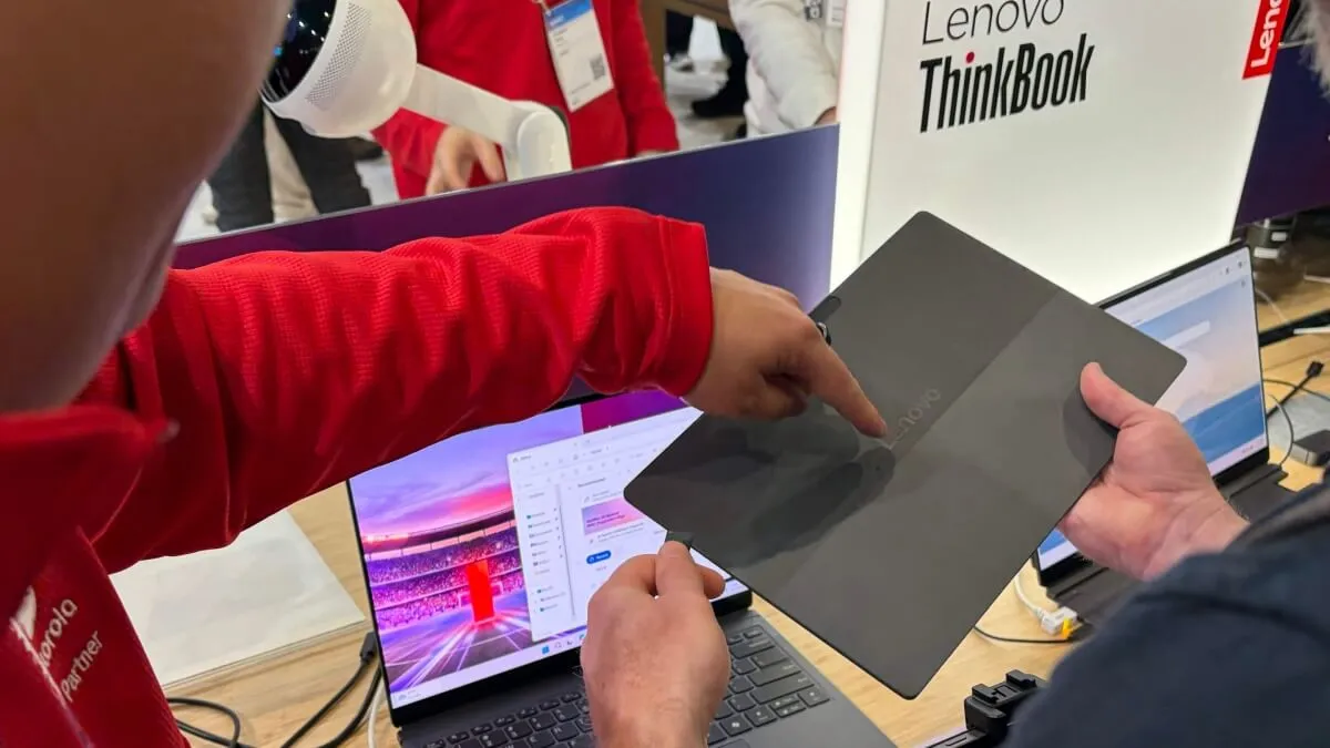 Koniec z noszeniem dodatkowego monitora? Lenovo pokazało genialny projekt