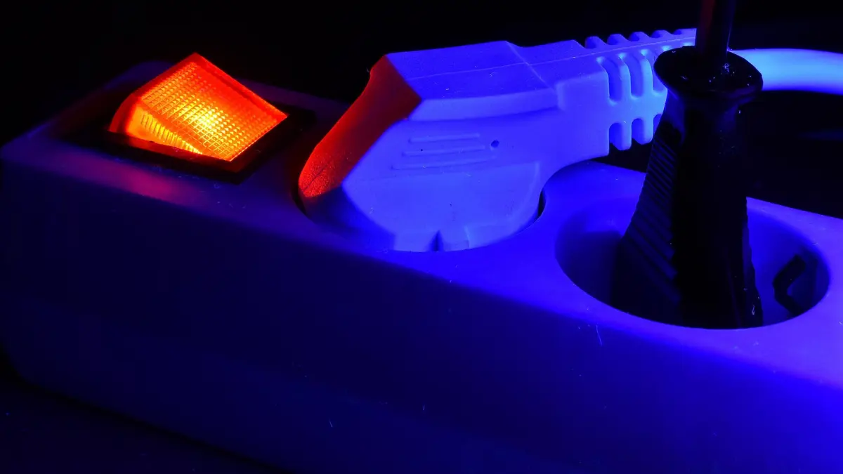 Urządzenia, które pożerają prąd… nawet gdy śpisz. Naukowcy znaleźli sposób, by je uciszyć