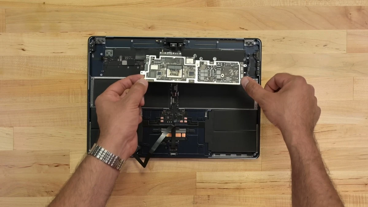 Naprawa nowego laptopa Apple to koszmar. Serwisanci wściekli