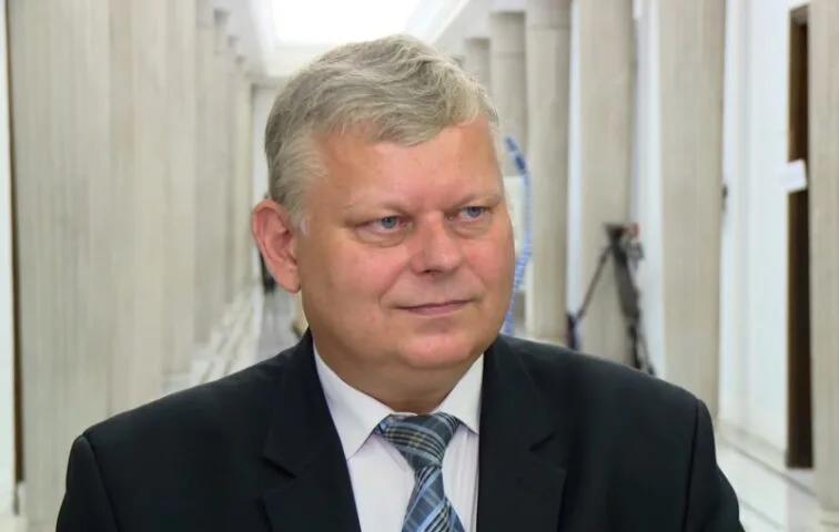 Pikantne zdjęcia na Twitterze Marka Suskiego. Konto polityka zhakowane?