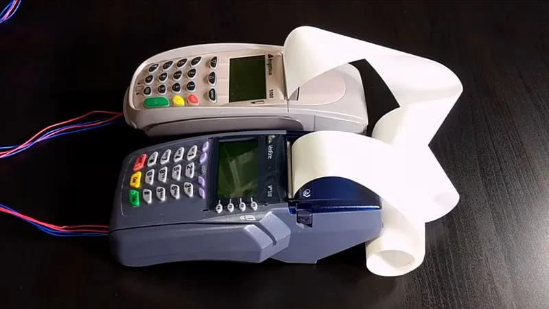 Muzyka z Mario zagrana na dwóch terminalach płatniczych [wideo]