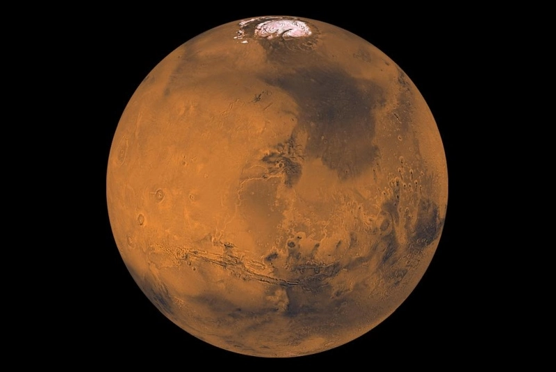 W atmosferze Marsa znów pojawiła się dziwaczna, podłużna chmura