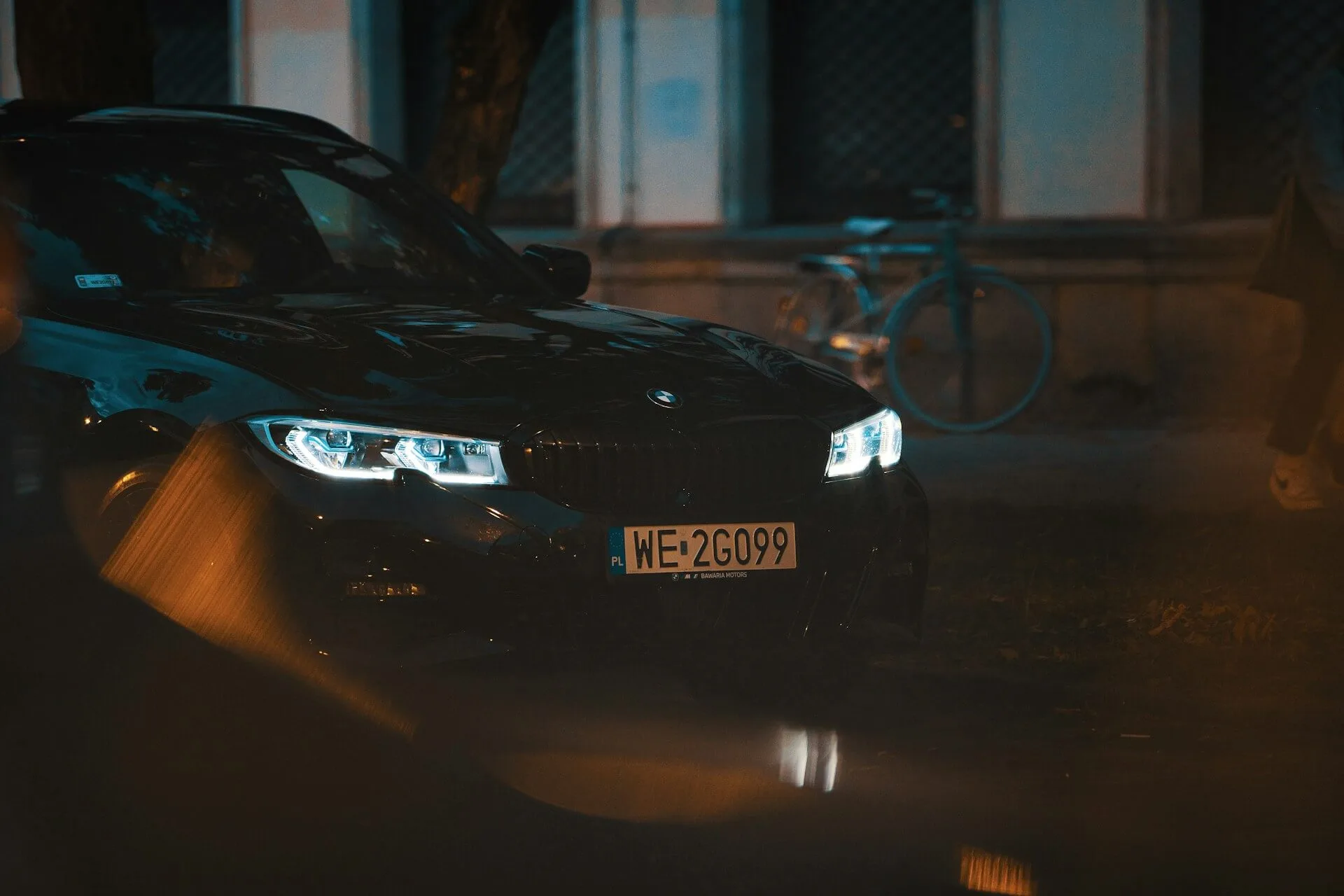 Auto zarejestrujesz bez wstawania z kanapy. Rejestrację podrzuci kurier