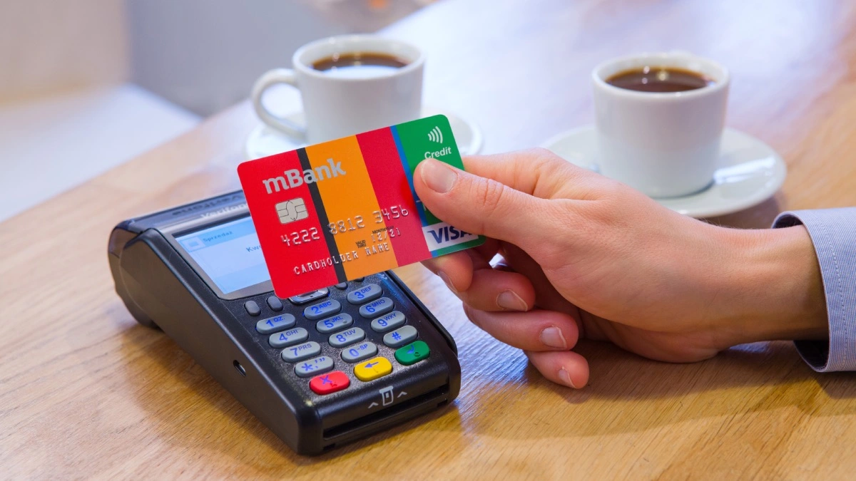 Zamiast pracownika zadzwoni bot. mBank z kontrowersyjną funkcją