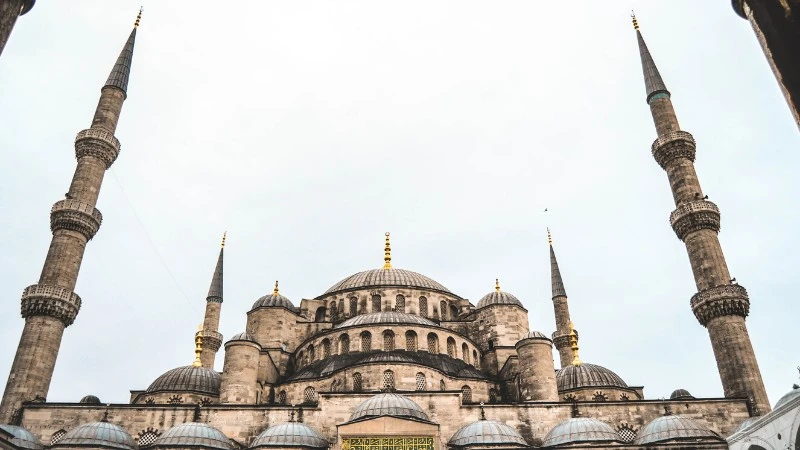 Zhakowane meczety w Turcji nadawały „Bella Ciao” zamiast nawoływać do modlitwy (wideo)