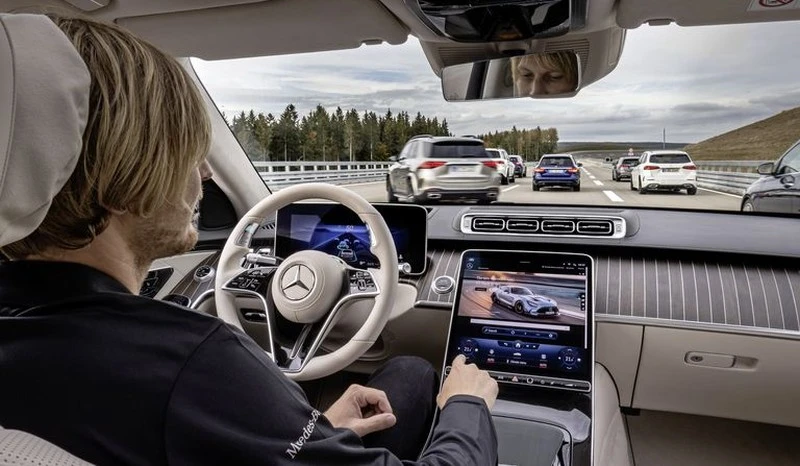 Mercedes wyprzedził Teslę. Autonomia 3 poziomu na drogach publicznych