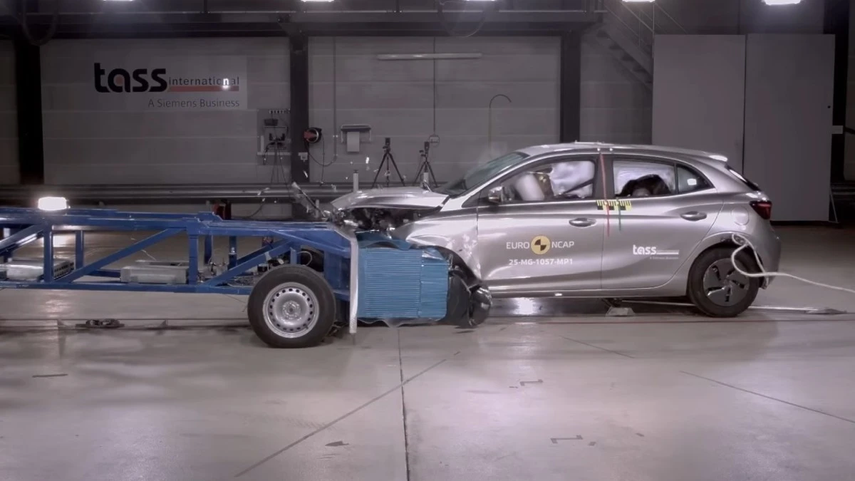 MG3 z wyrwanym fotelem kierowcy. Jakim cudem dostało 4 gwiazdki Euro NCAP?