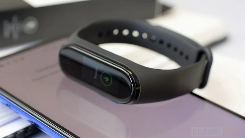 Mi Band 4: nadchodzi możliwość zmiany czasu, po którym wygasza się ekran
