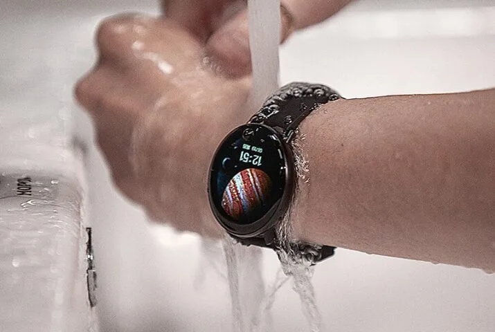 Mibro Lite – niedrogi smartwatch w promocji z kuszącymi gratisami
