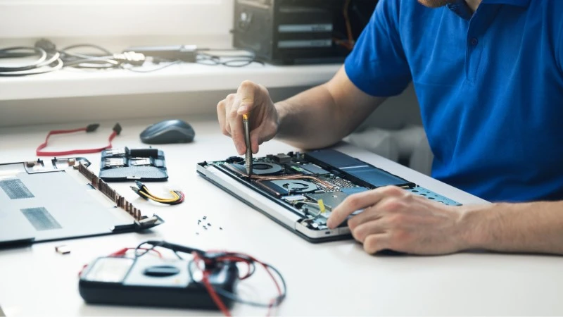 Prawo do naprawy. Microsoft obiecał ułatwiać naprawę swoich produktów