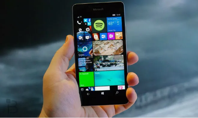 To już oficjalne: Microsoft kończy sprzedaż smartfonów z systemem Windows